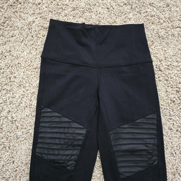 Alo 7/8 High-Waist Moto Legging Black High-Waisted Leggings - XS - Picture 6 of 16